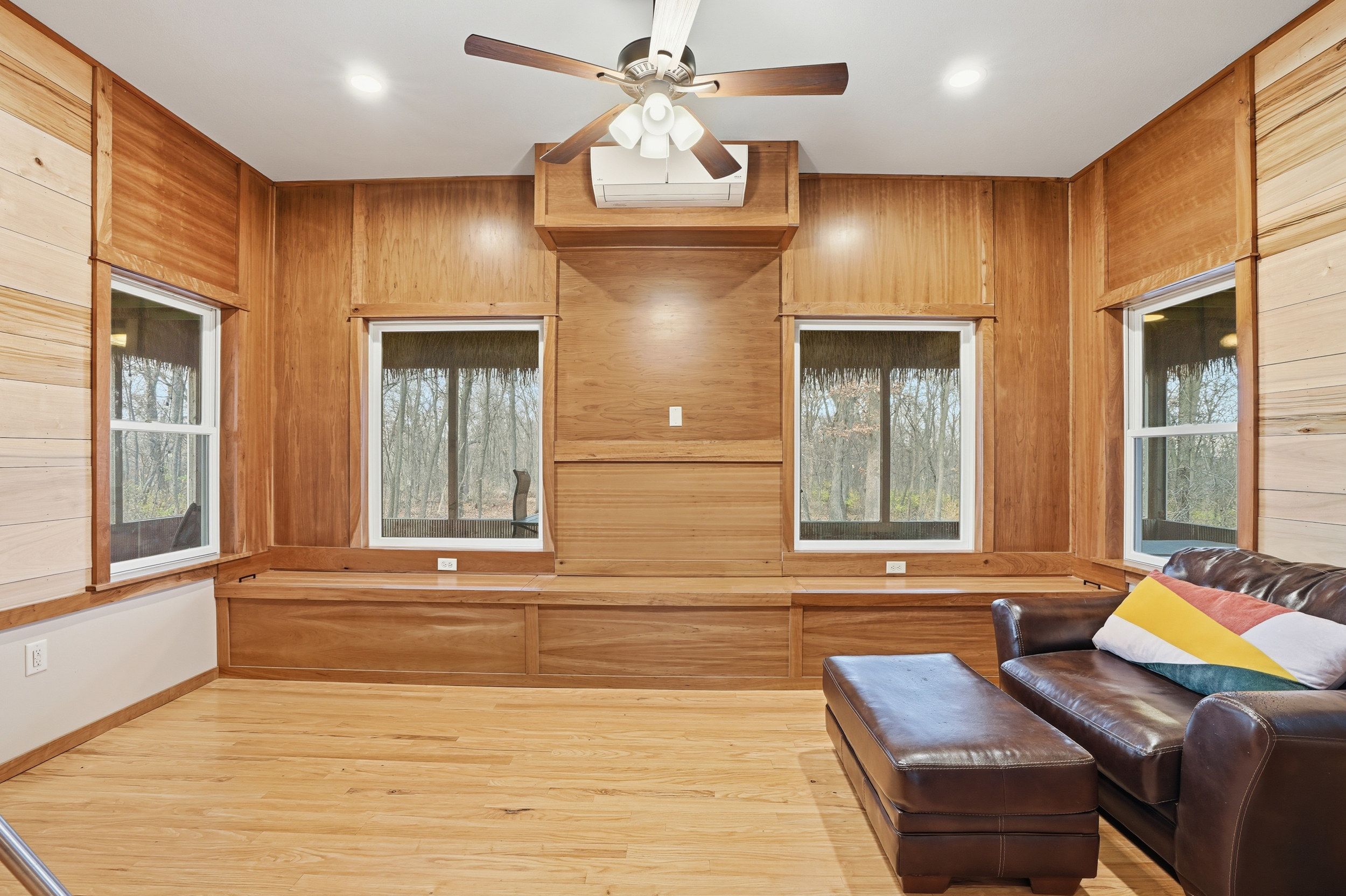 Listing Photo: 3300 Underwood Ave 0034-